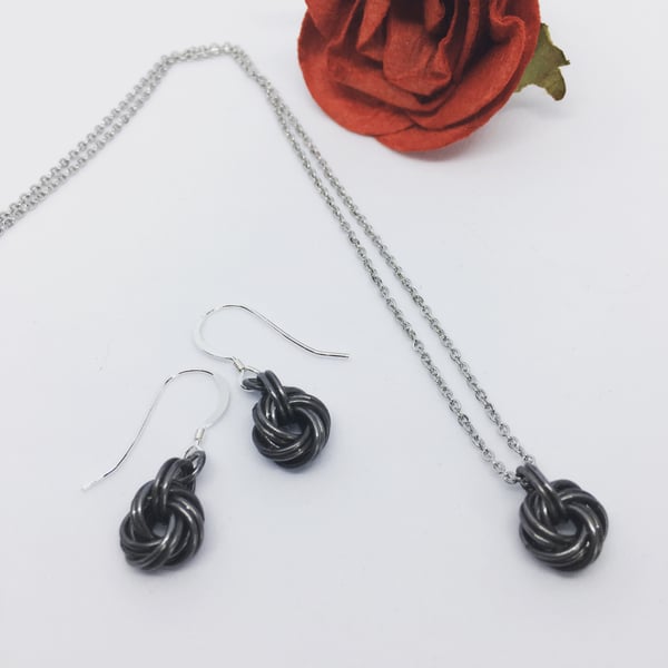Antique Black Iron Infinity Love Knot Necklace and Earrings Jewellery Set