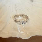 Stunning sterling silver ring - adjustable band with a scene on it