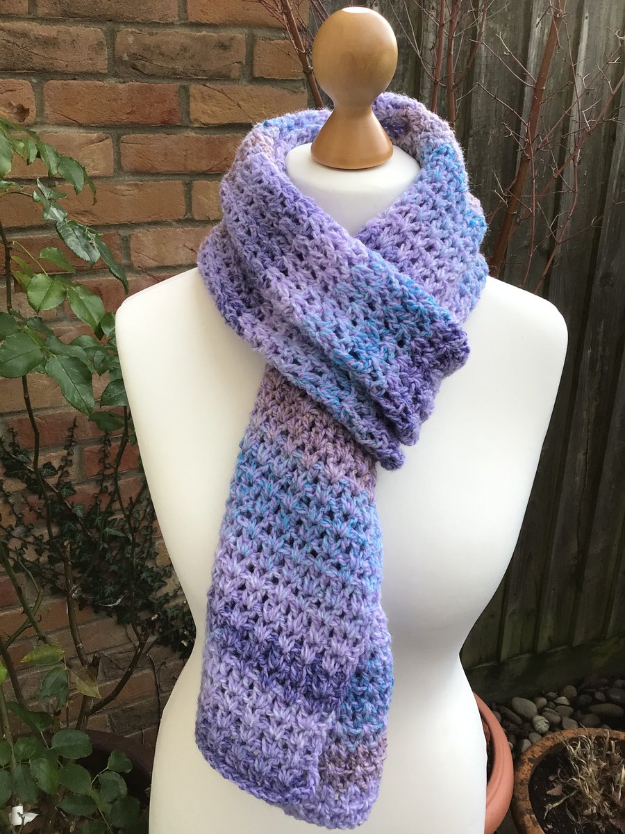 Cosy acrylic scarf in shades of lavender marble 