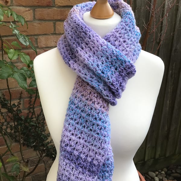 Cosy acrylic scarf in shades of lavender marble 
