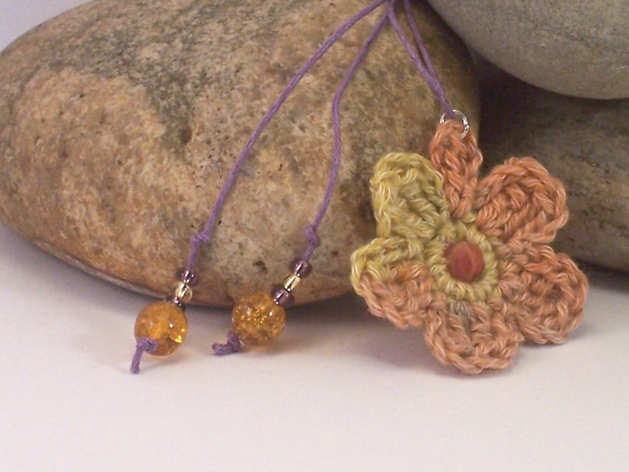 Crochet flower necklace - larisa