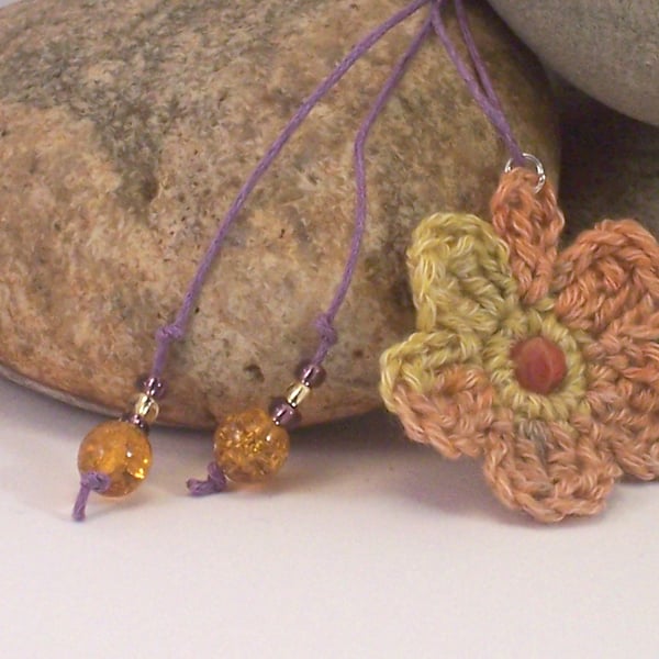 Crochet flower necklace - larisa