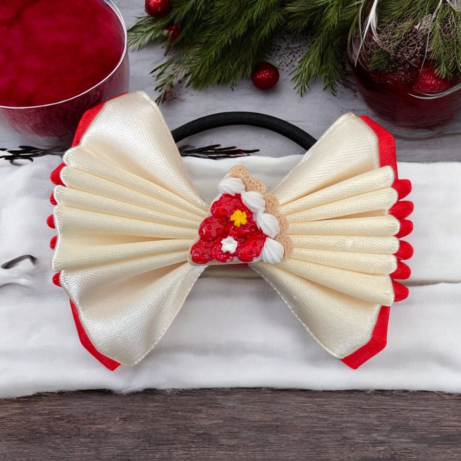 Strawberry pie themed hair bow bobble