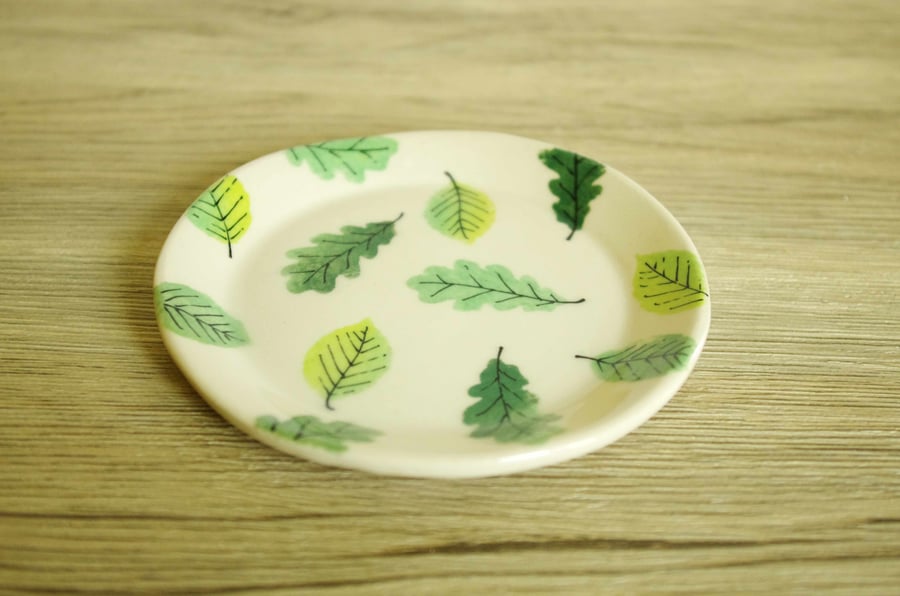 Small Circle Dish - Green Beech and Oak Leaves, Pattern