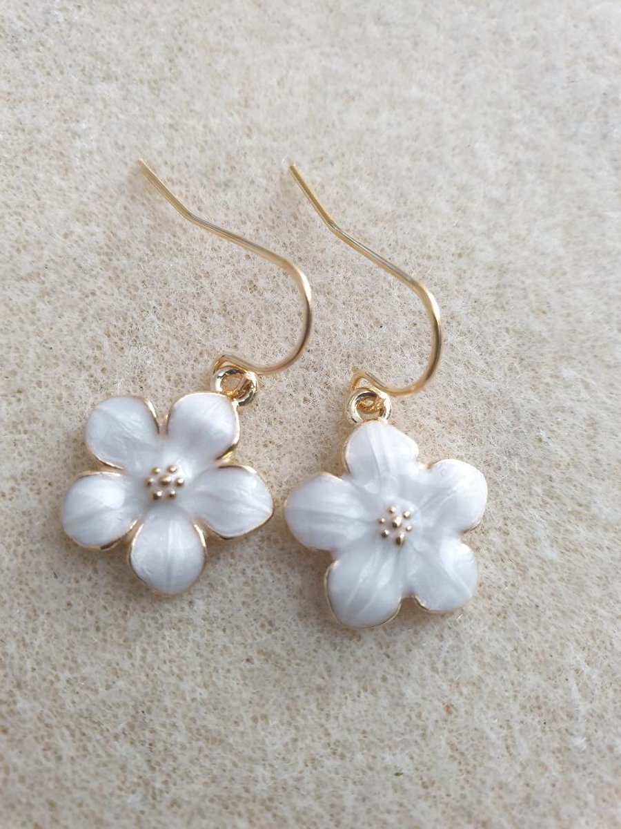  Handmade 18k gold plated floral earrings with white enameled flower charms 