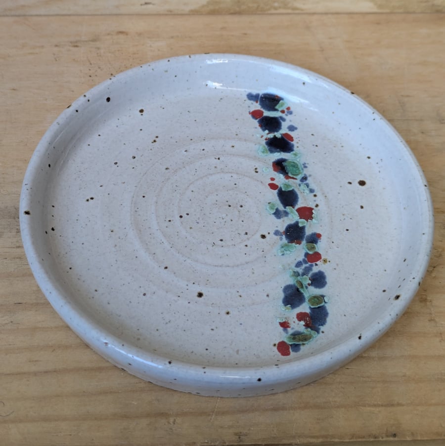 Olive or trinket dish (light speckles red blue)