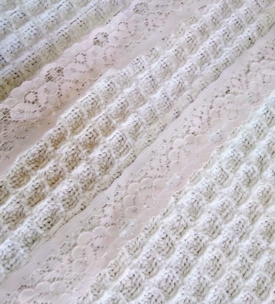3 metres pale pink 2.5 cm wide classic floral LACE trim for sewing projects
