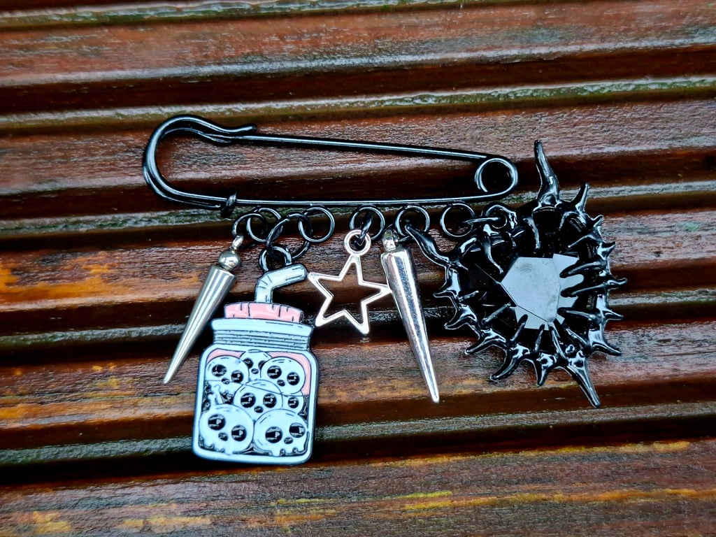 Safety Pin Brooch Badge black charms alternative emo punk heart Valloween spike