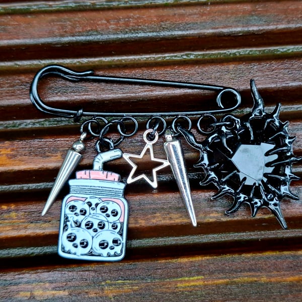 Safety Pin Brooch Badge black charms alternative emo punk heart Valloween spike