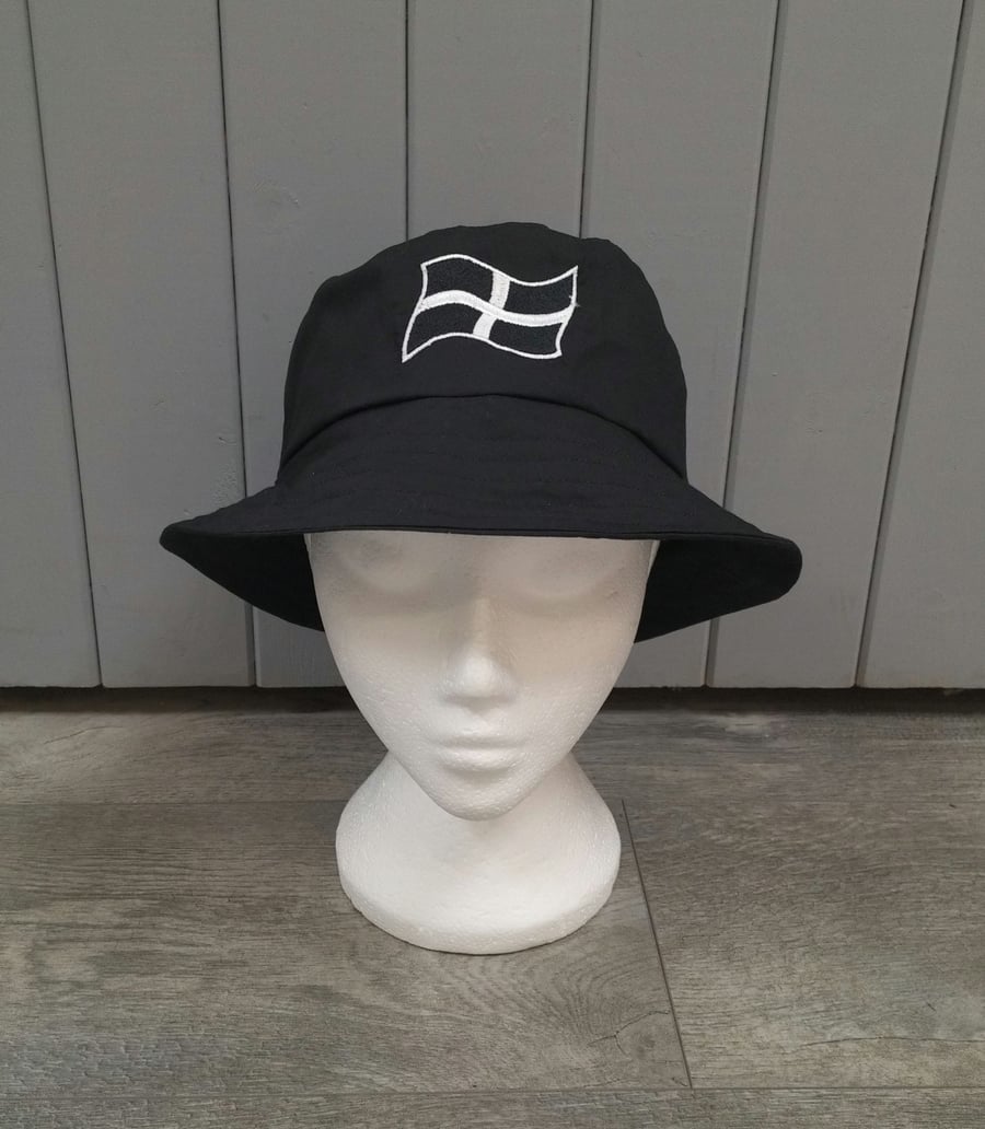St Piran's flag, Cornish bucket hat, Adult medium