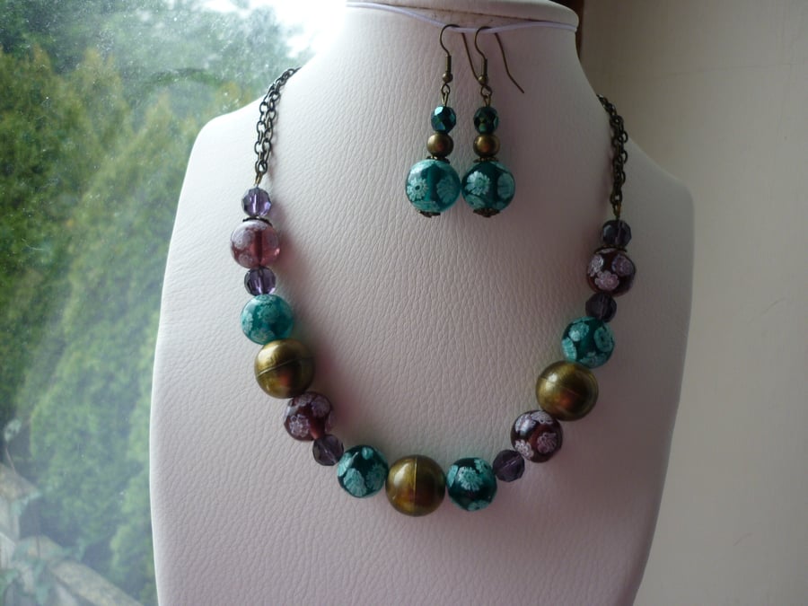 AMETHYST, TEAL AND ANTIQUE BRONZE GLASS BEAD NECKLACE.