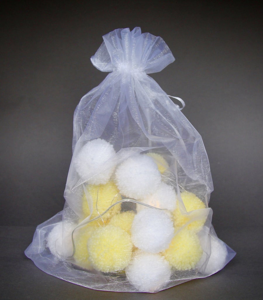 20 pom-pom LED fairy lights in lemon & white.