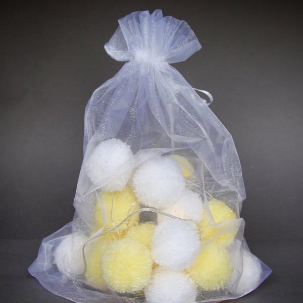 20 pom-pom LED fairy lights in lemon & white.