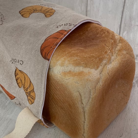 Bread bag  lined with PUL - reusable and washable. Linen-look croissant fabric