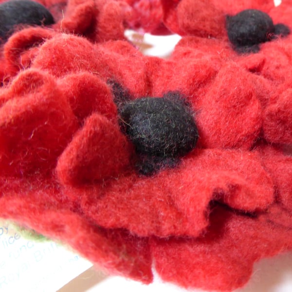 Double-layer poppy brooch in handmade felt