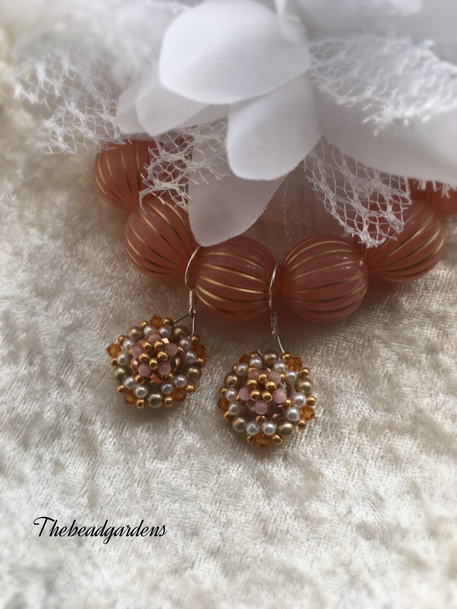 Pearly flower earrings 