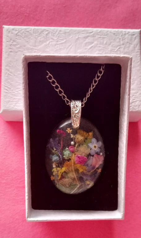 Dried flower oval statement resin necklace