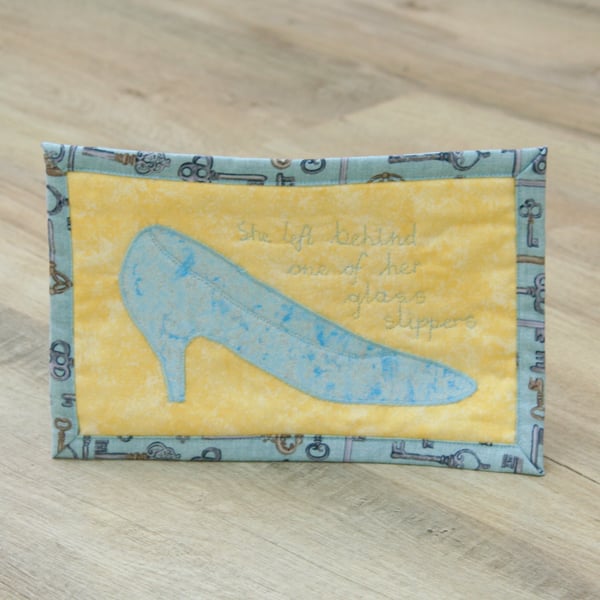 Mug Rug - fairytale Cinderella's Glass Slipper