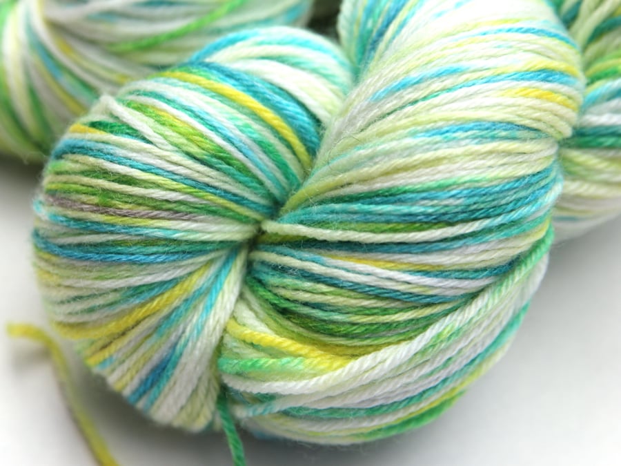 SALE - Fresh as a Daisy - Superwash BFL-Bamboo 4-ply yarn