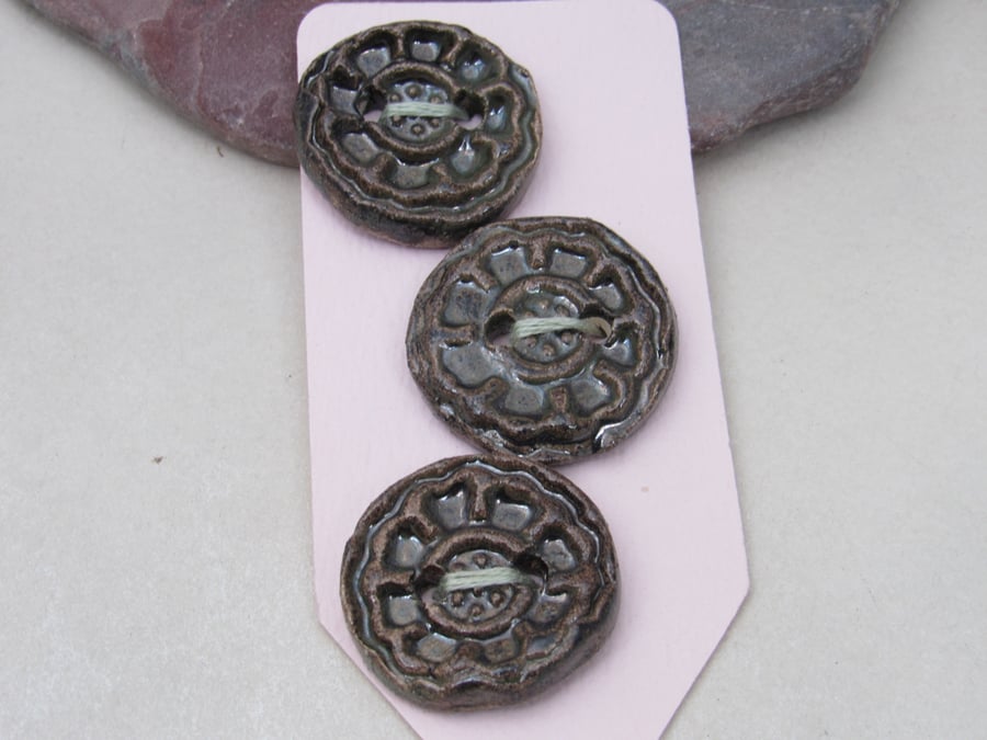 3 Medium Chunky Obsidian Cog Pattern Ceramic Buttons