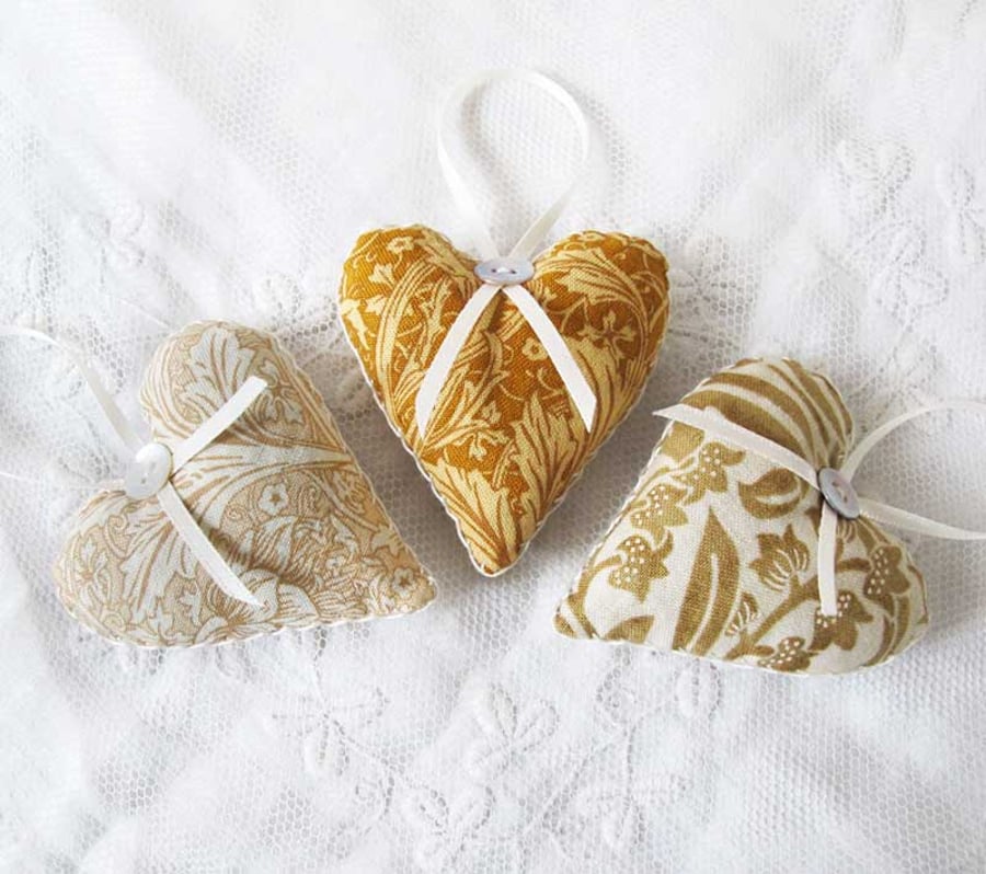 SET OF 3 WILLIAM MORRIS LAVENDER BAGS - HEART SHAPED