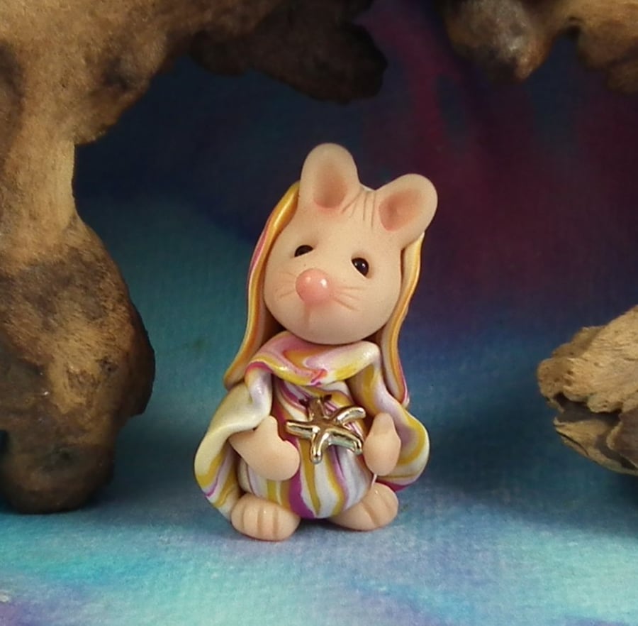 Downland Mouse 'Twitch' with golden starfish OOAK Sculpt