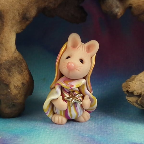 Downland Mouse 'Twitch' with golden starfish OOAK Sculpt