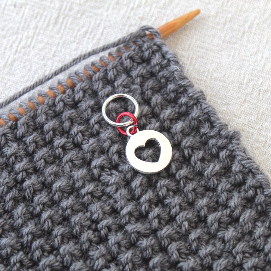 Round Cut Out Heart Snag Free Stitch Marker for Knitting