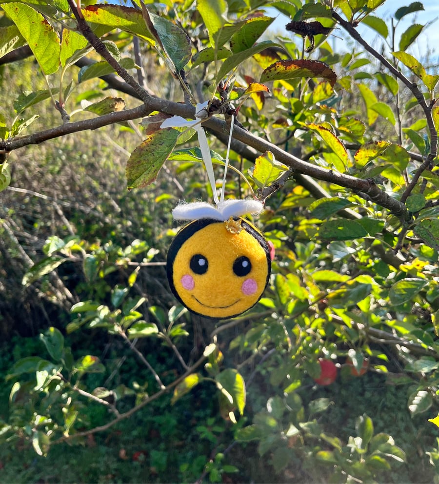 Needle Felted Queen Bee Bauble Christmas hanging Decoration - handmade gift