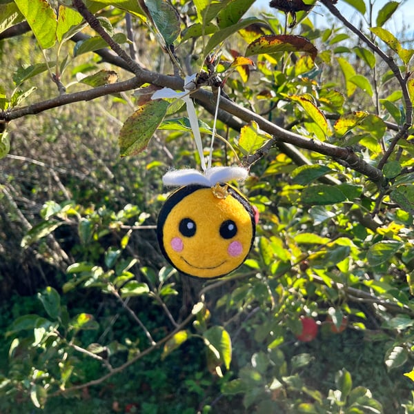 Needle Felted Queen Bee Bauble Christmas hanging Decoration - handmade gift