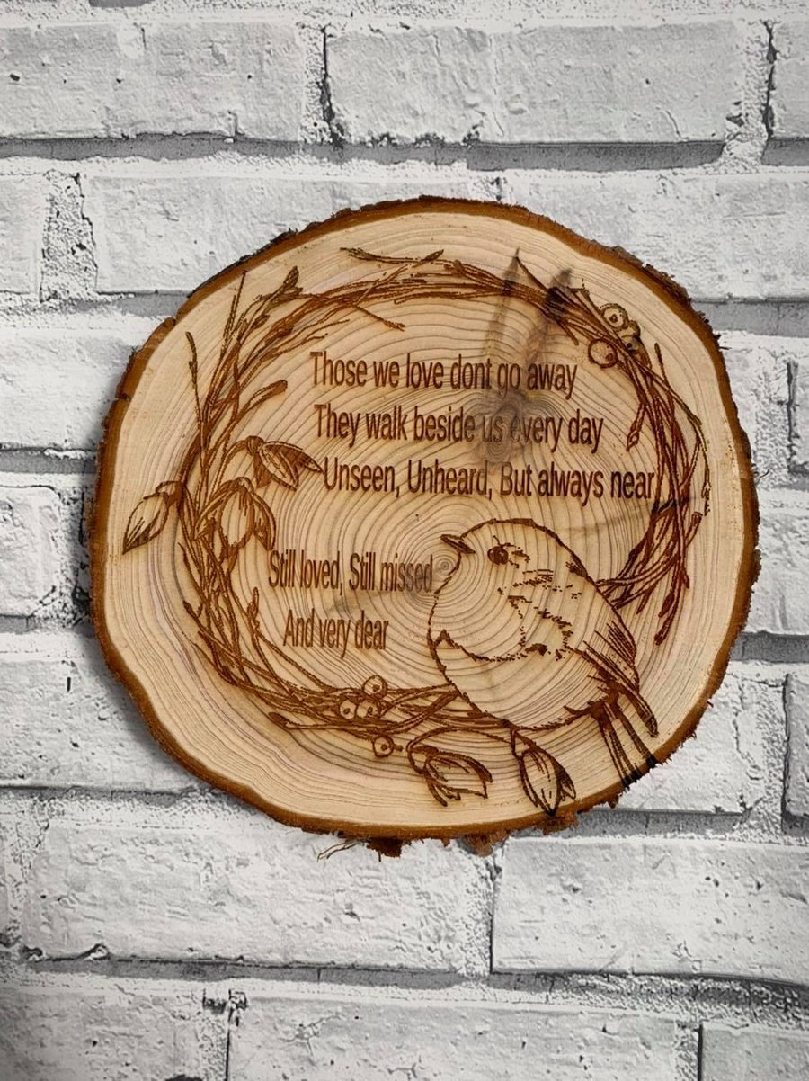 Engraved wood sign, Robin garden decoration, robin admirer gift, bird owner gift