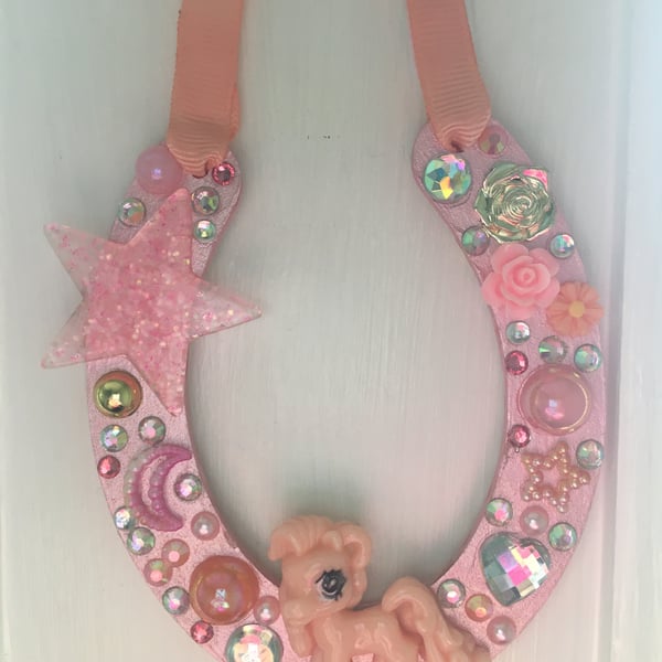 10cm peach Horseshoe