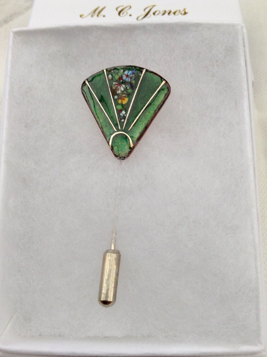 FAN-SHAPED FLORAL ENAMELLED STICK PIN BROOCH WITH STERLING SILVER WIREWORK 