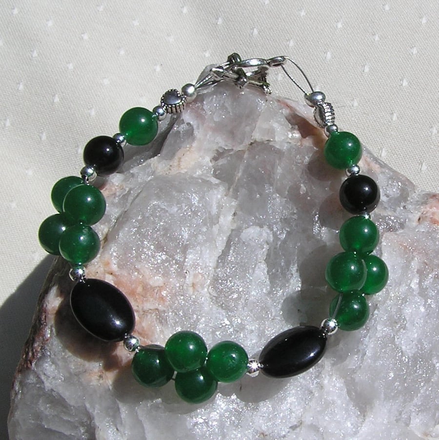 Green Agate & Black Onyx Crystal Gemstone Bracelet "Hellebore"