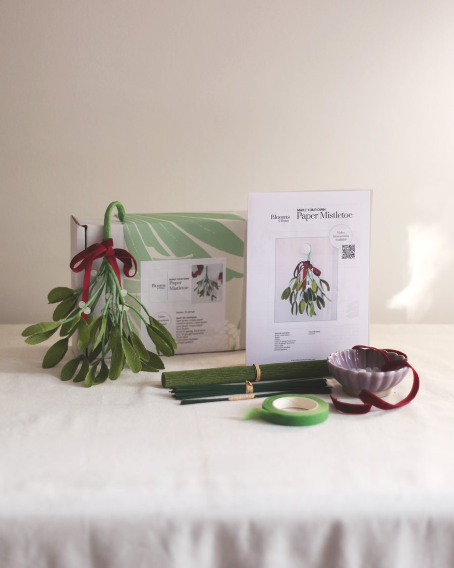 Make Your Own Paper Mistletoe