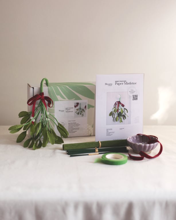 Make Your Own Paper Mistletoe