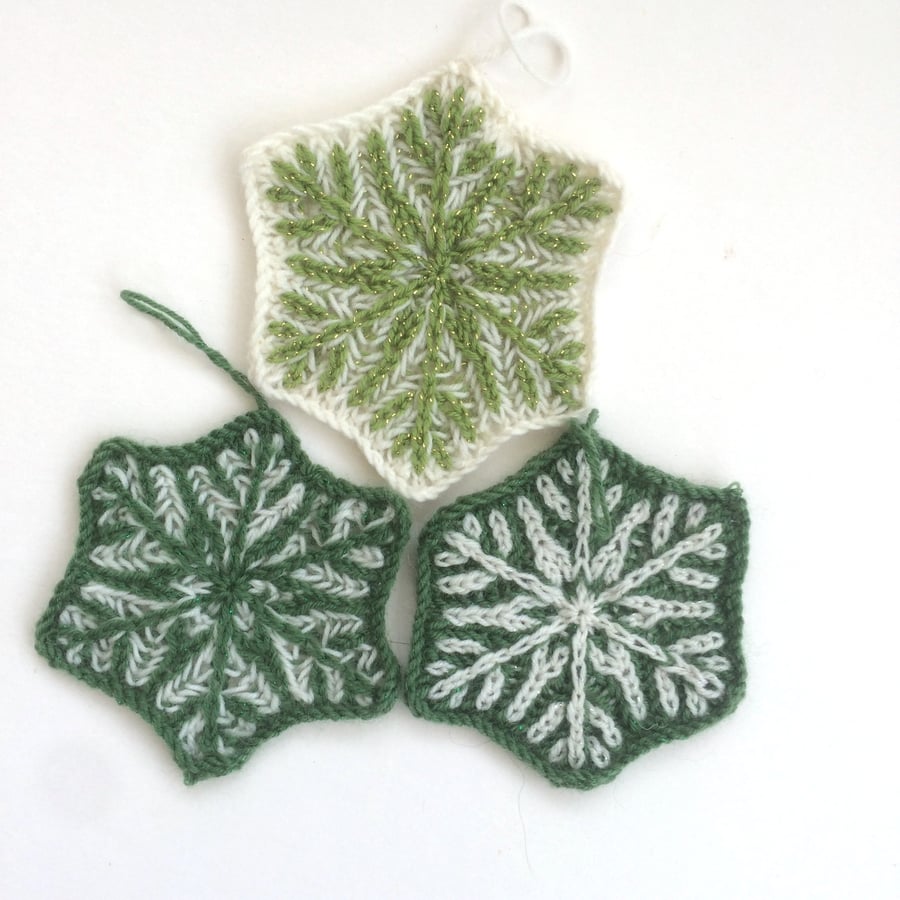 Set of 3 knitted Christmas decorations in green