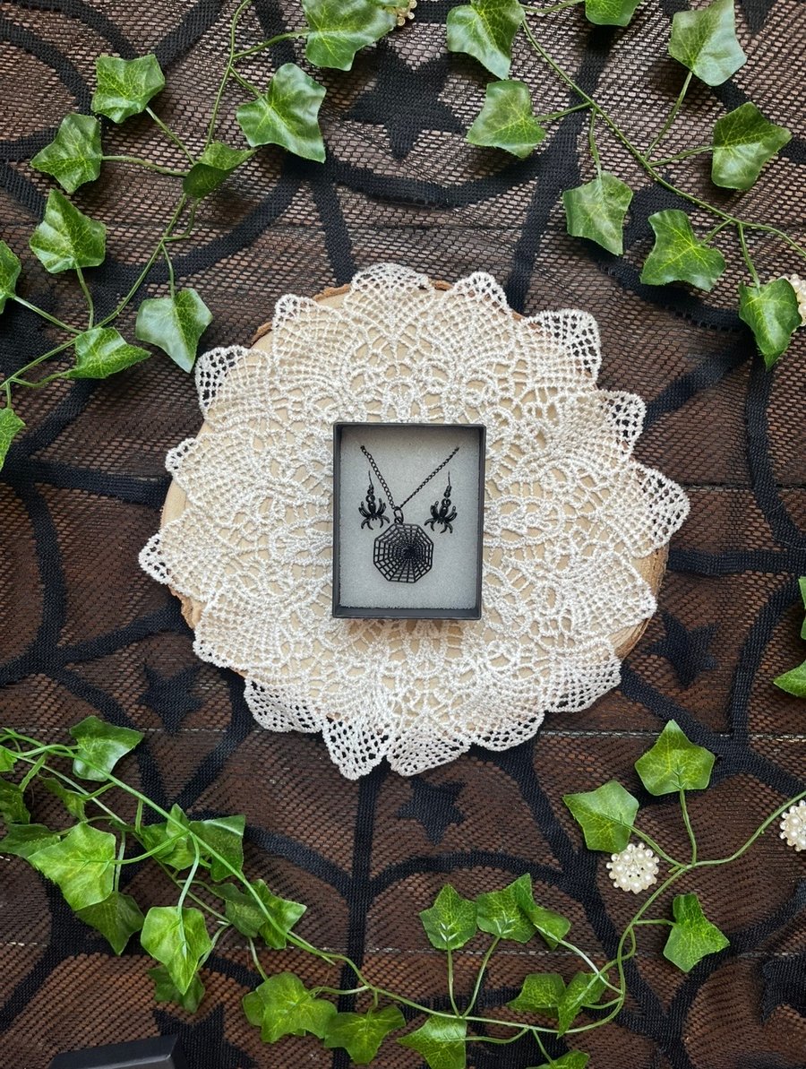 Witchy spiderweb necklace and earring set