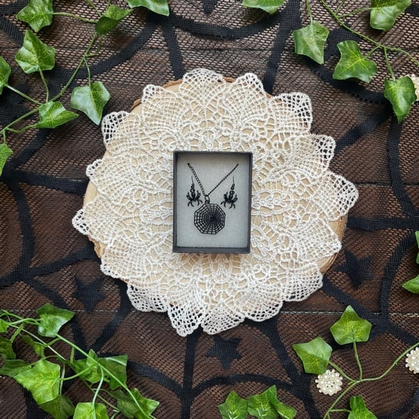 Witchy spiderweb necklace and earring set