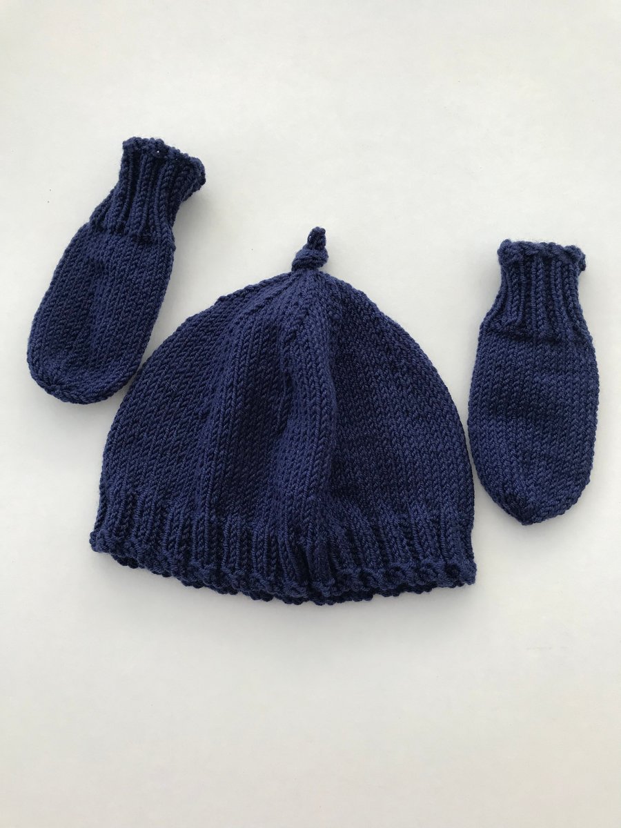 Hand knitted babies hat and mittens