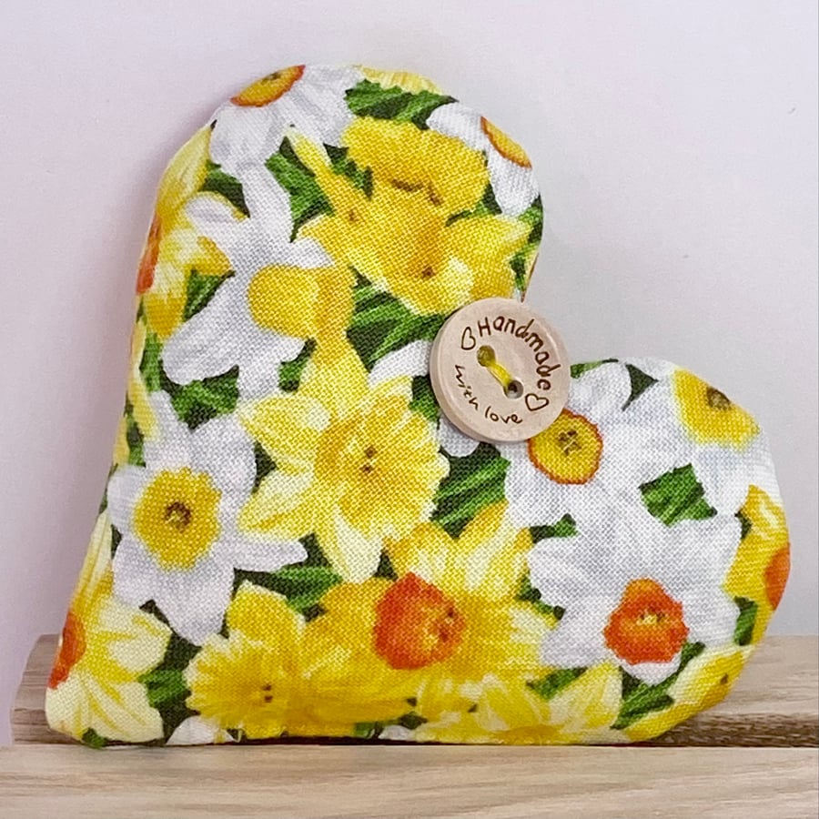 DAFFODILS HEART - with lavender or padded