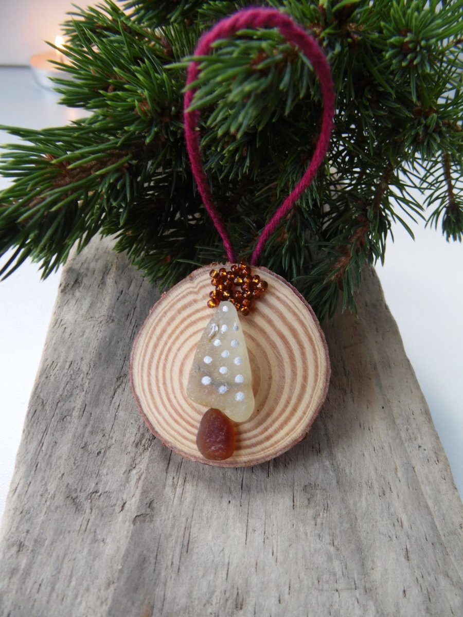 Sea Glass Christmas Snowy Tree with Copper Beaded Star Christmas Decoration T054