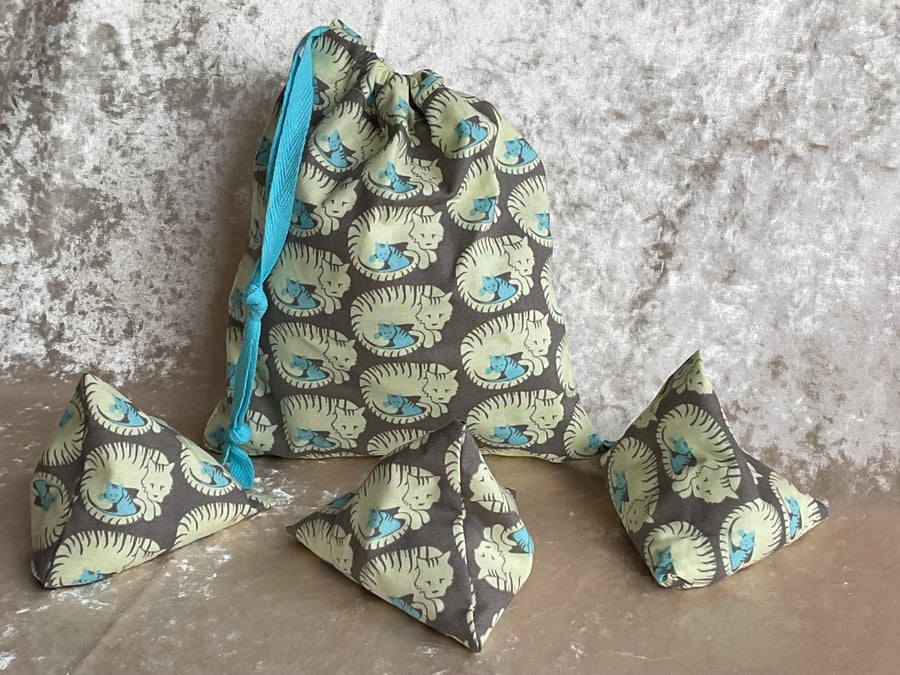 LITTLE TIGER 3  LITTLE BEAN BAGS RICE FILLED THROWING OR JUGGLING GAME & BAG