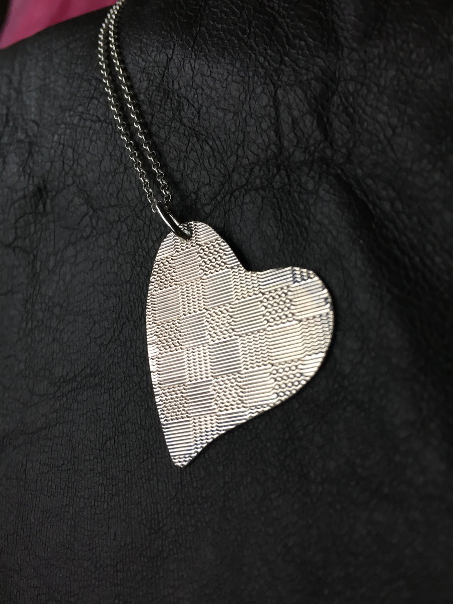 Heart shaped checkerboard pattern silver necklace