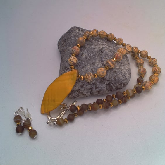 Jasper Agate and Gold Faceted Bead Necklace with Shell Leaf Pendant and Earrings