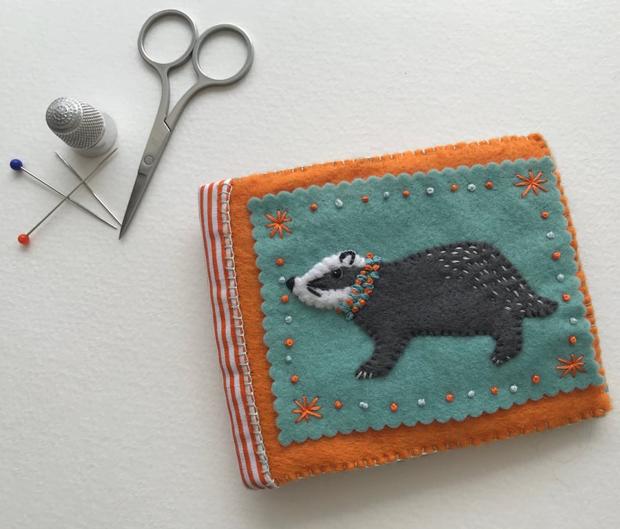 Badger sewing needlecase