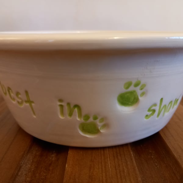 Pet food bowl