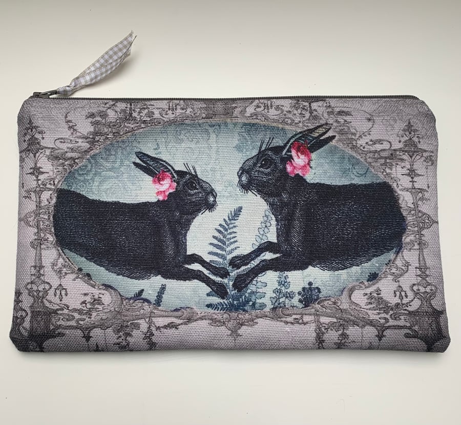 Linen hare zip pouch