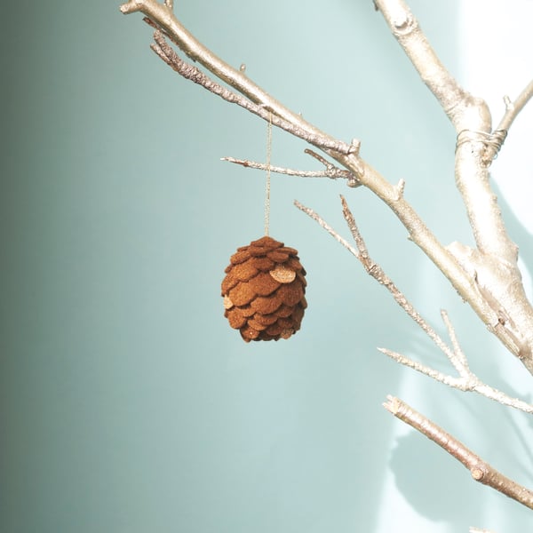 Felt pine cone with glitter details