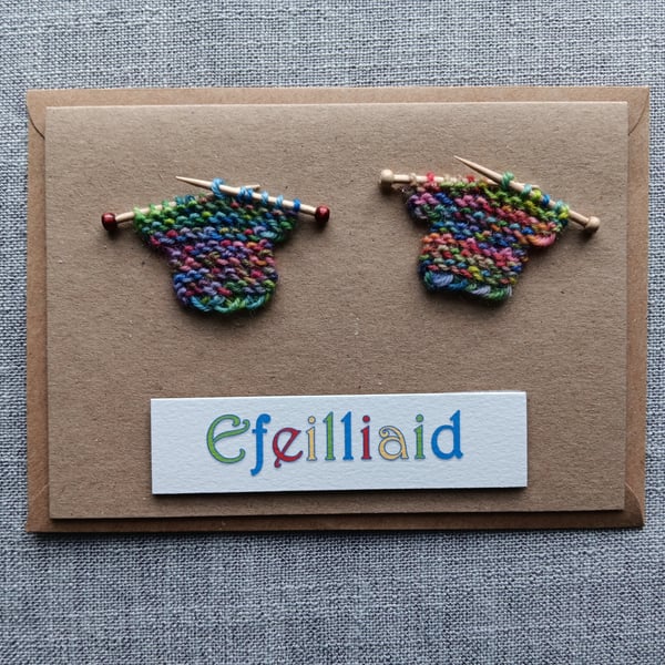 Efeilliaid Twins Card in Welsh with Tiny Knitted Jumpers Size 6"x4"